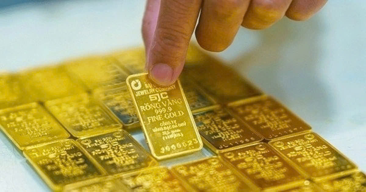 Domestic gold prices plummet alongside global market decline